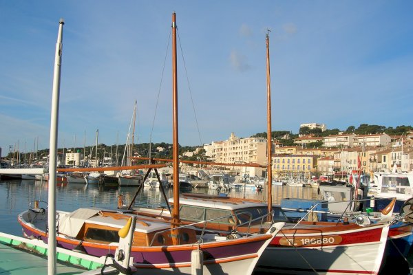 Ophorus Tours - Cassis Village Tour, Calanques Boat Ride & Provence Wines Private Tour