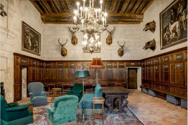 Ophorus Tours - Select Private Tour: Chambord Castle Visit with Exclusive Wine Tasting 